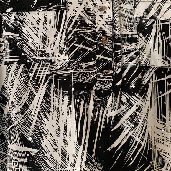 NWT Brittany Black b/w blouse w glitter. Excellent condition - Picture 3 of 8